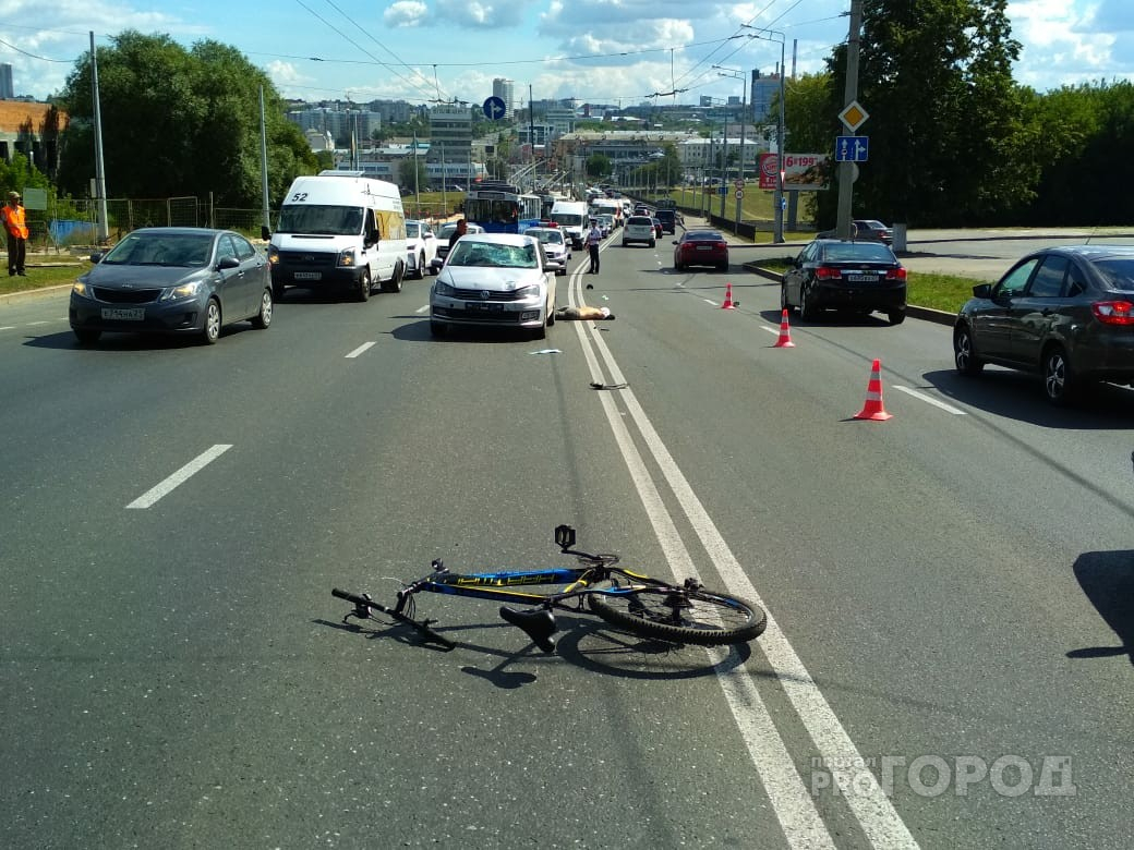 На Московском мосту насмерть сбили велосипедиста