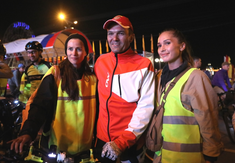 Игнатьев возглавил колонну ночного велопробега в Чебоксарах