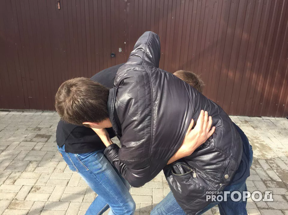 Фото к статье: В Чебоксарах мужчина решил убить того, кто разговаривал с его возлюбленной по телефону