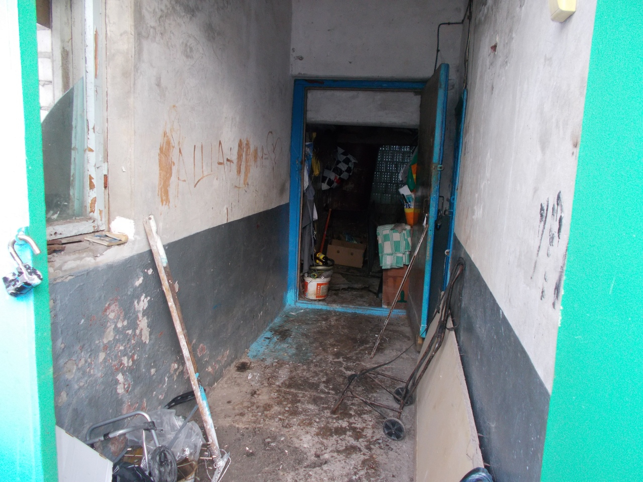 Мать найденного в мусоропроводе ребенка оказалась несовершеннолетней