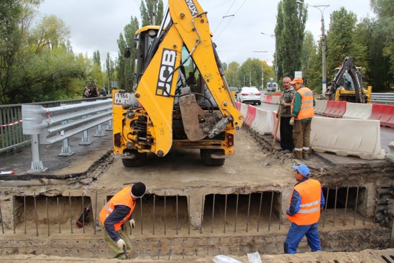 В Новочебоксарске ремонтируют мост, движение реверсивное