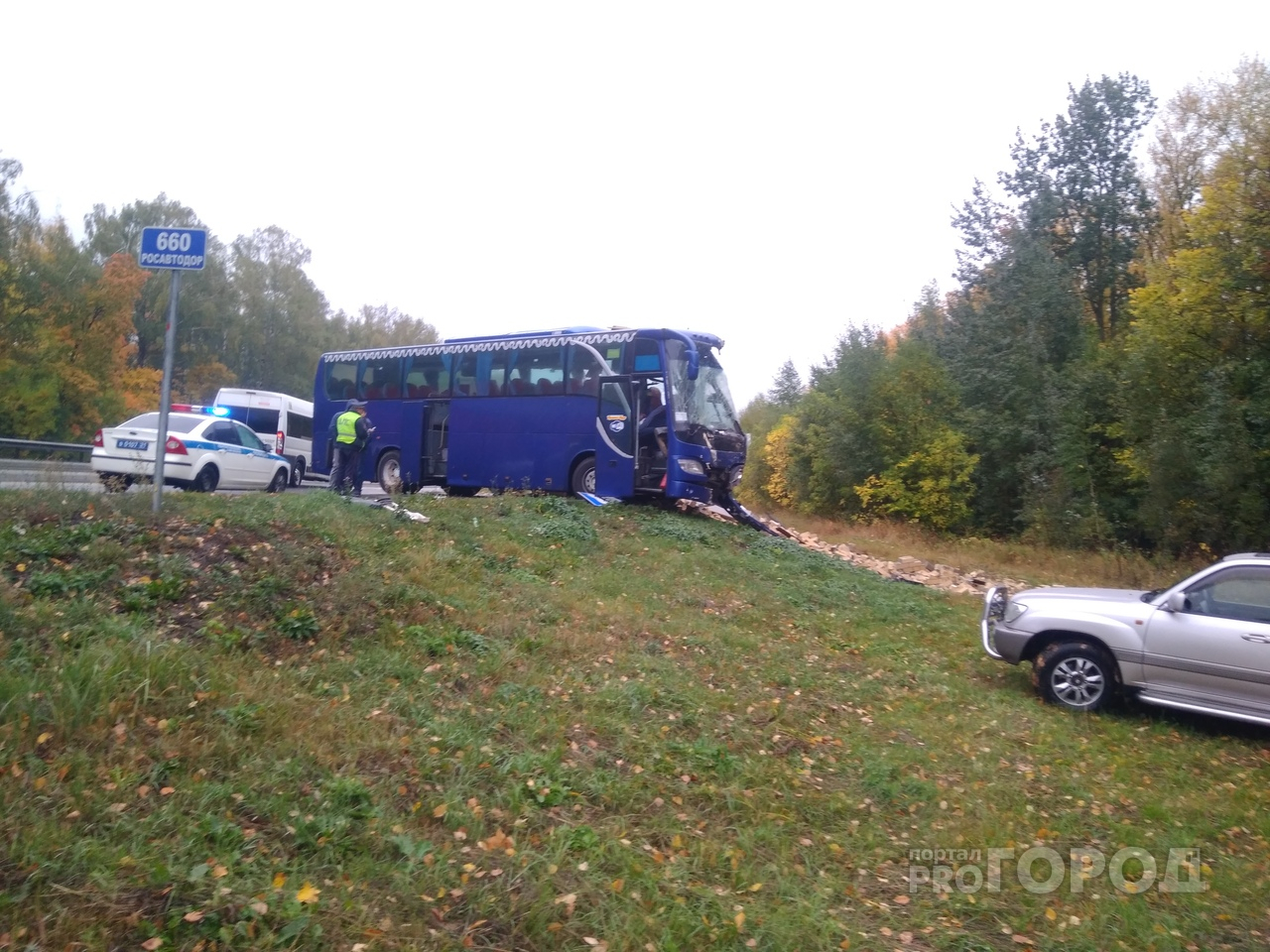 В Чебоксарском районе автобус разрушил кирпичную остановку