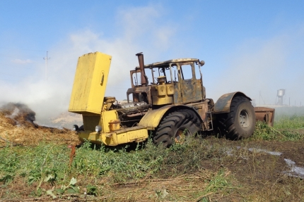 В Чувашии сгорел трактор, который стоял в поле