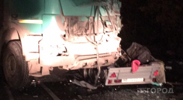 В крупном ДТП на трассе в Чувашии погибли пассажиры маршрутки