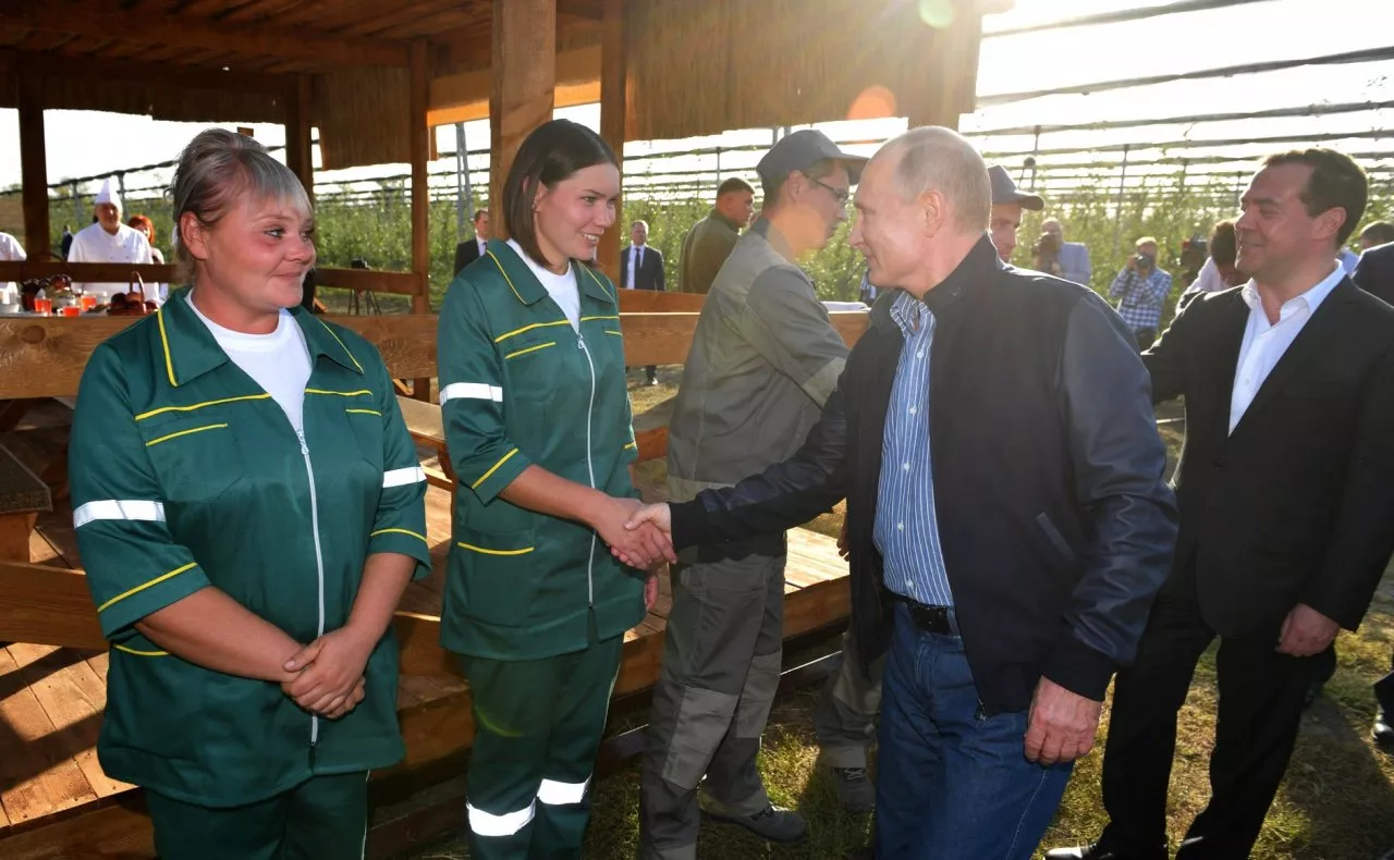 Фото к статье: Путин призвал увеличить темп роста реальных доходов людей