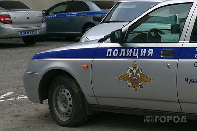 В Чебоксарах на полицейские машины ставят оборванные покрышки