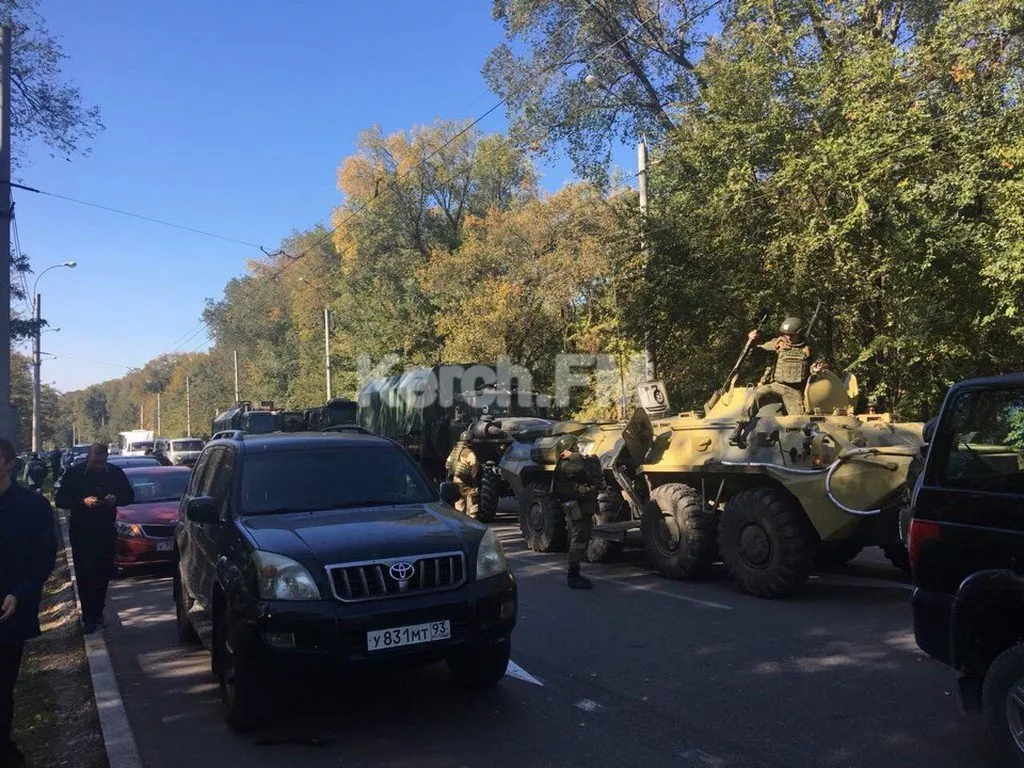 Фото к статье: В Крыму в результате взрыва в колледже погибли люди
