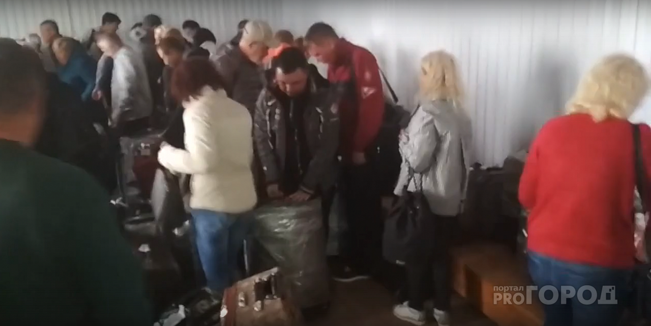 Пассажир чебоксарского аэропорта заснял видео беспорядочной выдачи багажа
