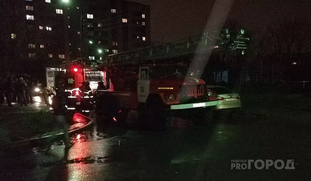 Фото к статье: В Северо-Западном районе на нескольких этажах дома сгорела проводка