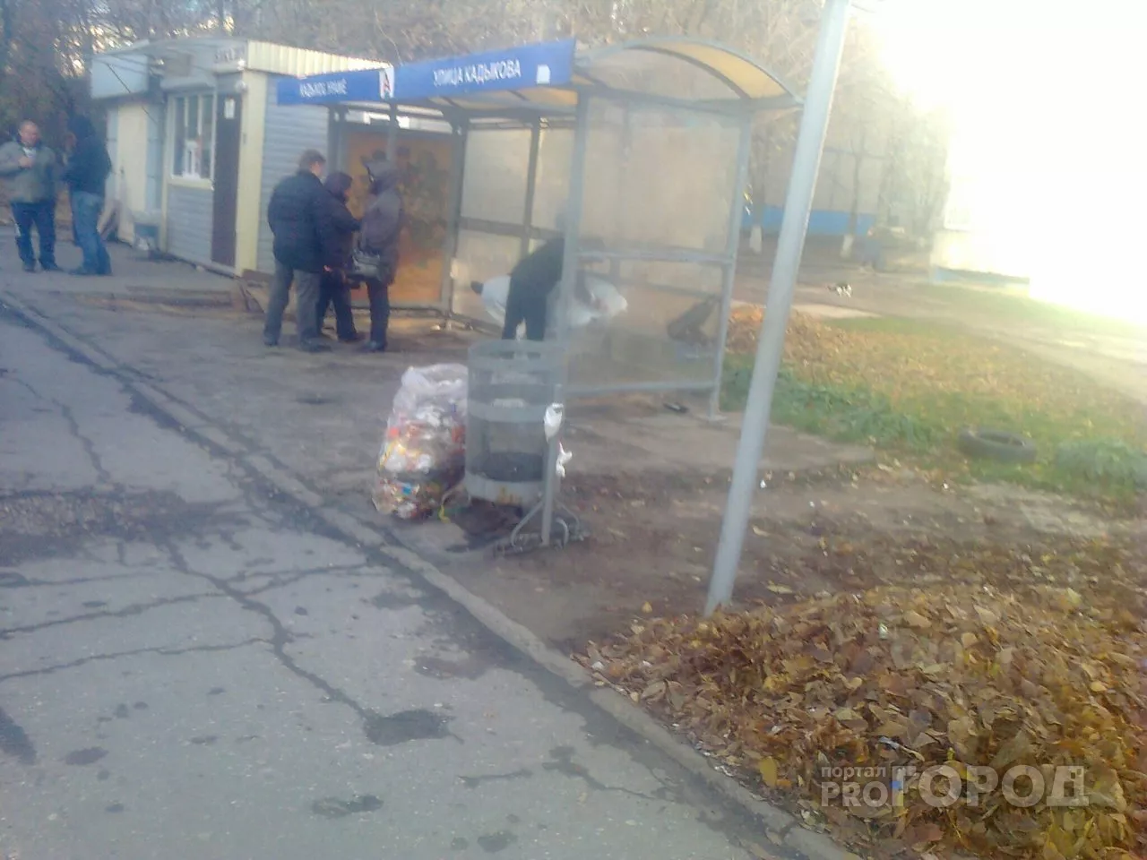 Фото к статье: В Чебоксарах на остановке нашли труп мужчины