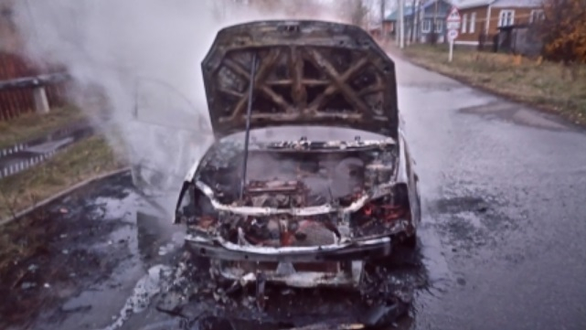 В Чувашии сгорела иномарка, припаркованная на обочине
