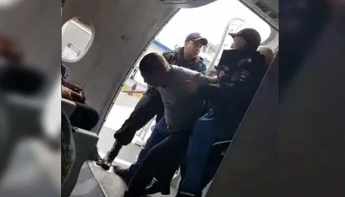 Фото к статье: В Чувашии буйному пассажиру назначили наказание