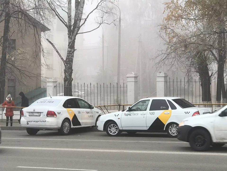 Фото к статье: В Чебоксарах из-за ДТП с такси образовалась многокилометровая пробка