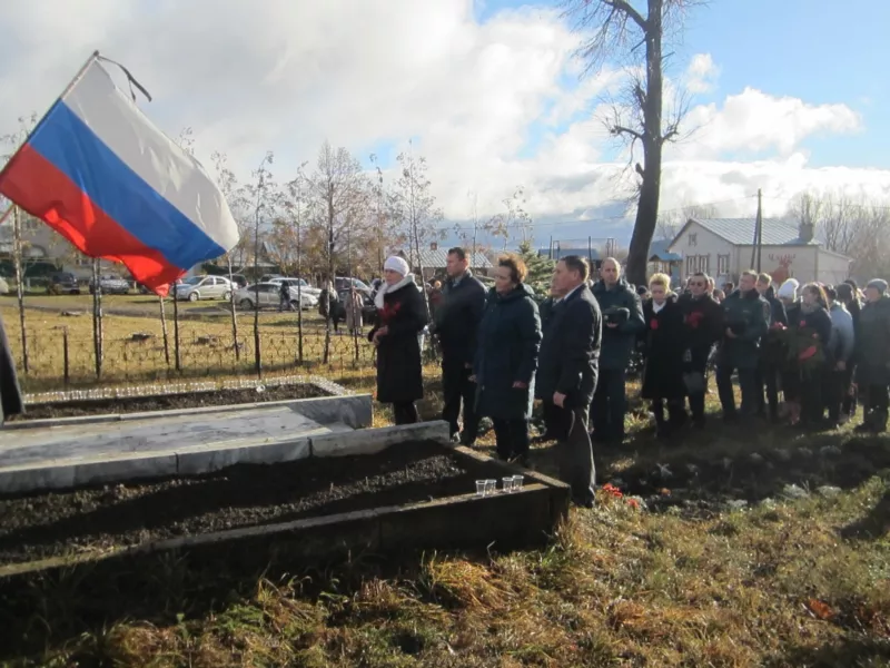 Фото к статье: В Мариинско-Посадском районе почтили память 110 жертв, погибших в огне местной школы