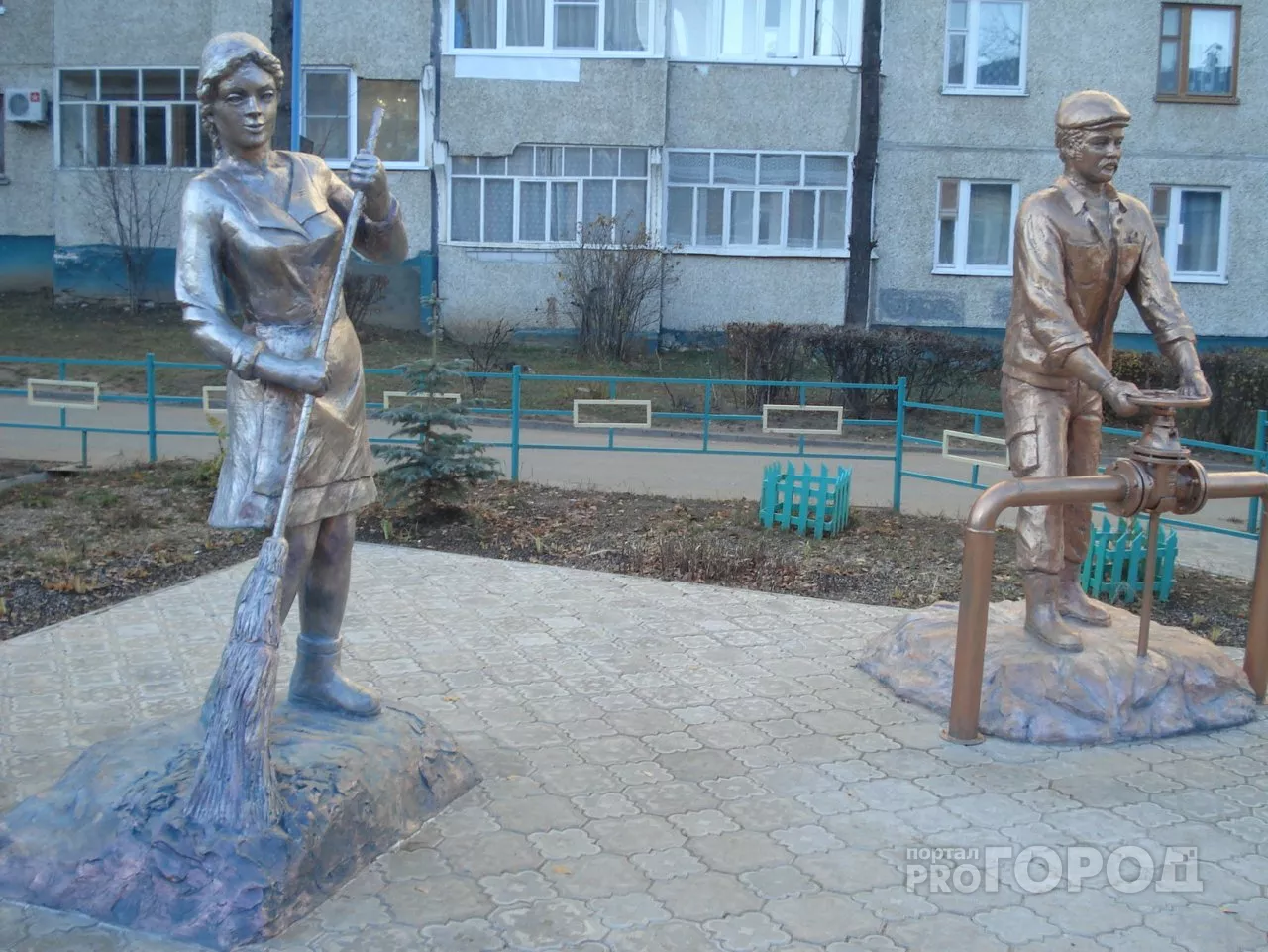 Фото к статье: В Новоюжном районе появились новые скульптуры