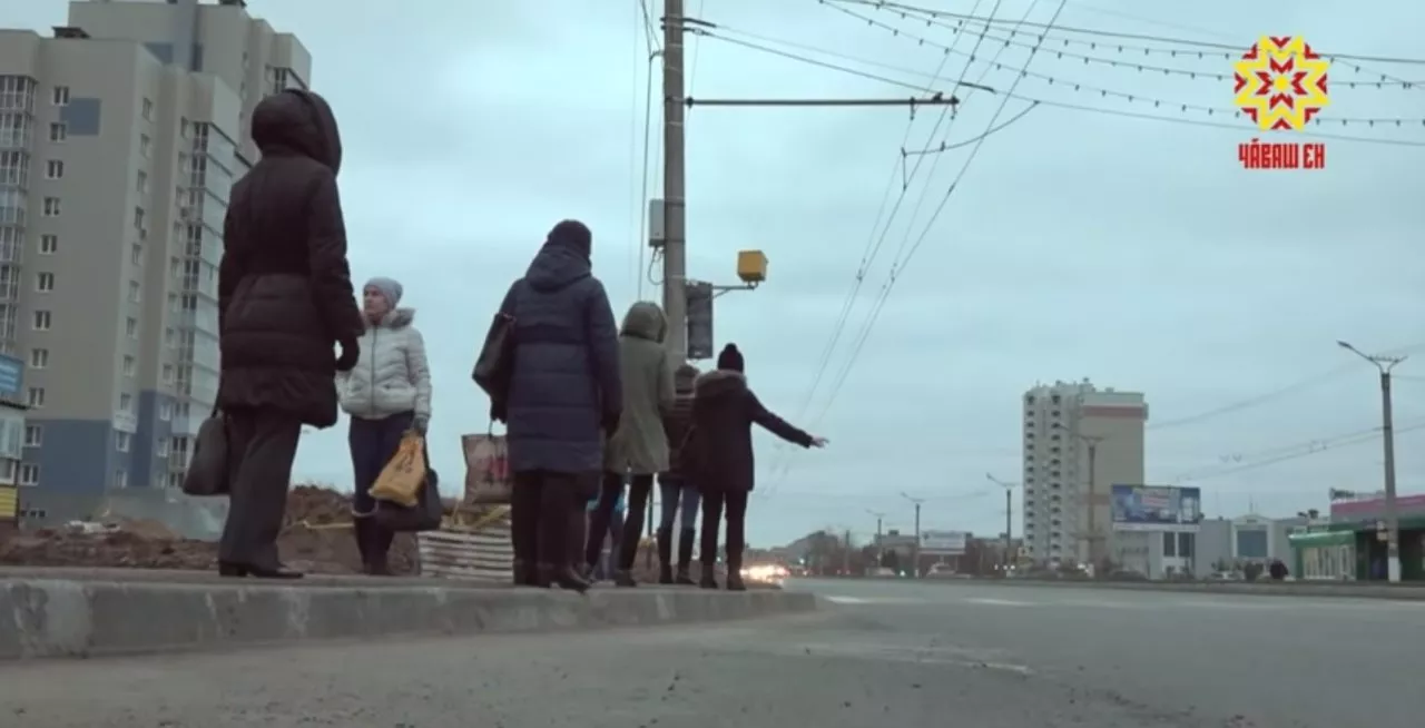 Фото к статье: Новочебоксарцы добираются до Чебоксар на попутках