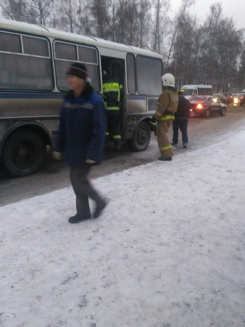 В Чебоксарах на ходу загорелся автобус с пассажирами