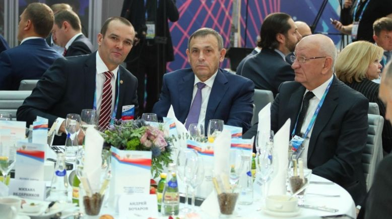 Игнатьев вышел из отпуска и позавтракал с министром транспорта