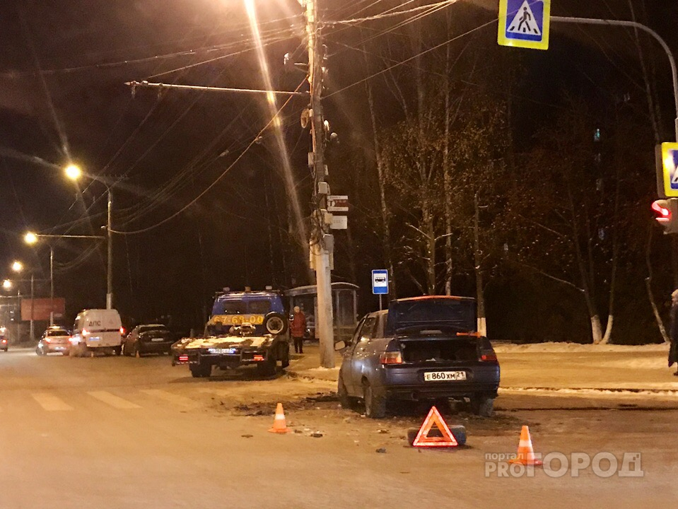 В Чебоксарах в ДТП с "Тойотой" и "десяткой" пострадал 24-летний парень