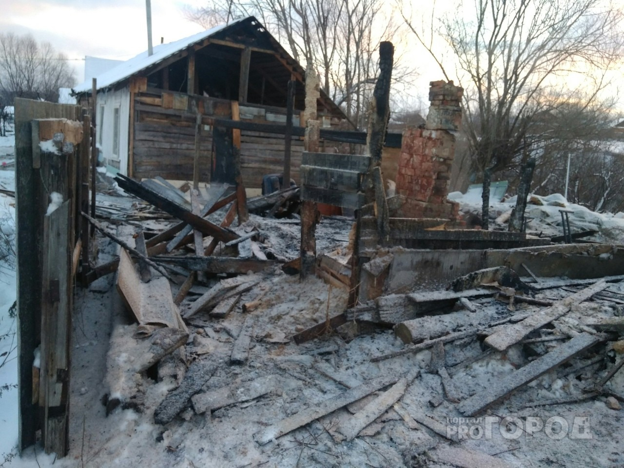 В Чебоксарах на пожаре в доме без адреса скончался 42-летний мужчина