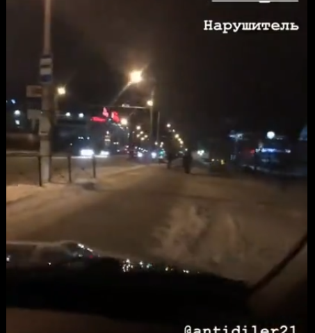 В Чебоксарах дерзкие парни проехались по пешеходной дороге и отправили видео ГИБДД