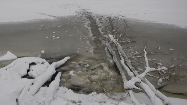 В Чувашии на Волге мужчина провалился под лед и погиб