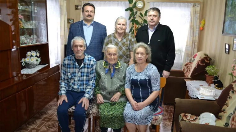 Фото к статье: В Чувашии женщине, защищавшей небо от фашистов, исполнилось 95 лет