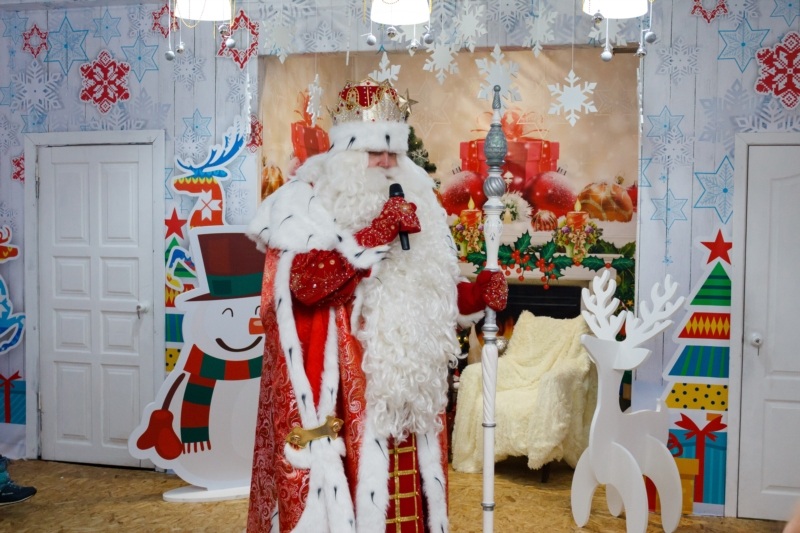Первый новогодний праздник в Чебоксарах устроил Дед Мороз из Великого Устюга