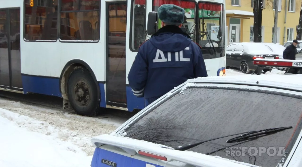 Фото к статье: В Новочебоксарске полицейские помогли женщине, растерянно стоявшей на улице