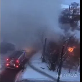 Фото к статье: В районе Залива загорелся частный дом