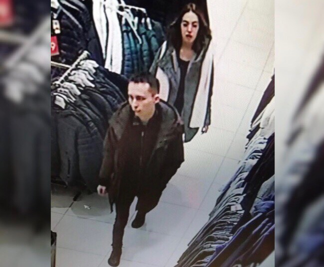В Чебоксарах разыскивают парня с девушкой, расплатившихся за покупки чужими деньгами