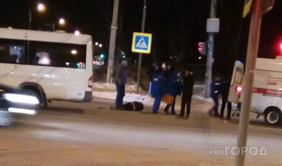 Фото к статье: В Чебоксарах маршрутка сбила пешехода, нарушившего ПДД