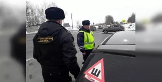 Фото к статье: Под угрозой лишения прав водитель нашел способ вернуть долг