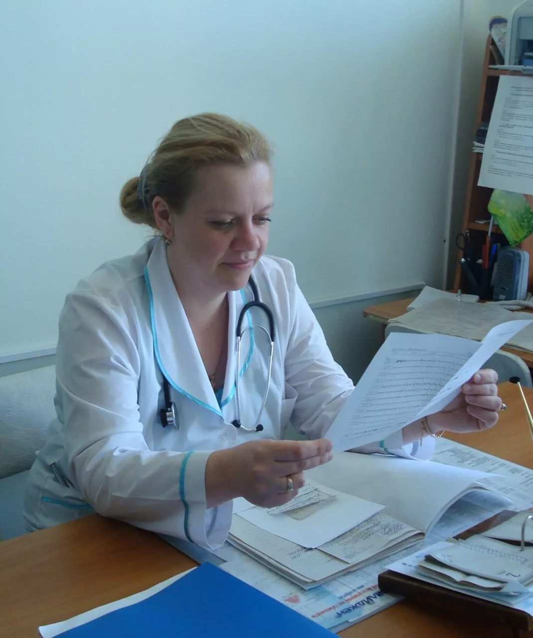 Фото к статье: Новочебоксарска о больнице: "Чтобы записать ребенка к врачу, надо висеть на трубке 40 минут"