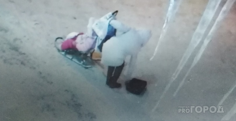 В Чебоксарах ищут женщину, которая подобрала на улице сумку с ноутбуком