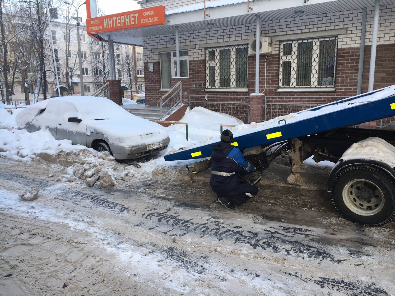 При уборке снега в Чебоксарах применили временную эвакуацию автомобилей