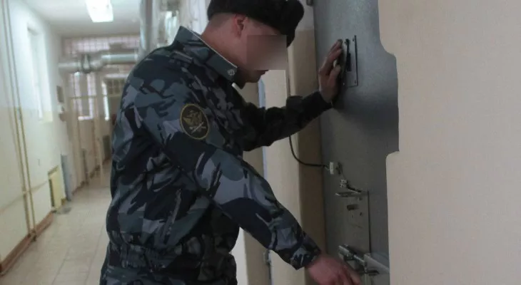 Фото к статье: В Чувашии замначальника колонии избил заключенного