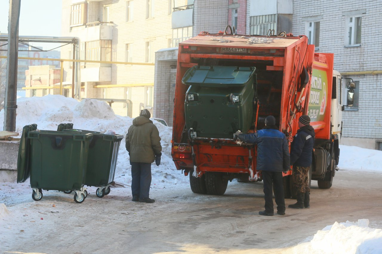 "Экоцентр" незаконно заключил договоры с перевозчиками на вывоз мусора