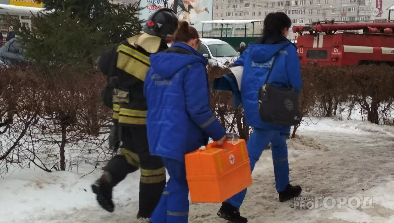 Фото к статье: В Чувашии загорелись квартира и жилой дом