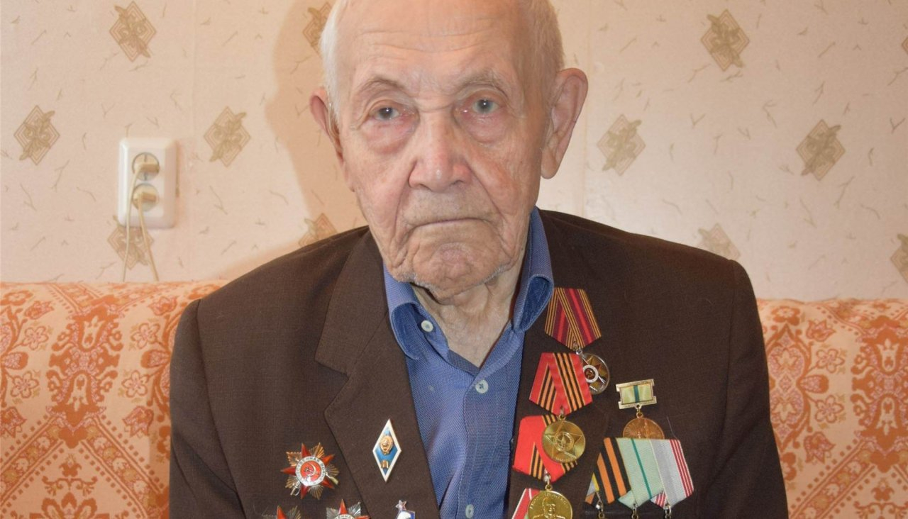Воевавшему на Ленинградском фронте ветерану исполнилось 100 лет