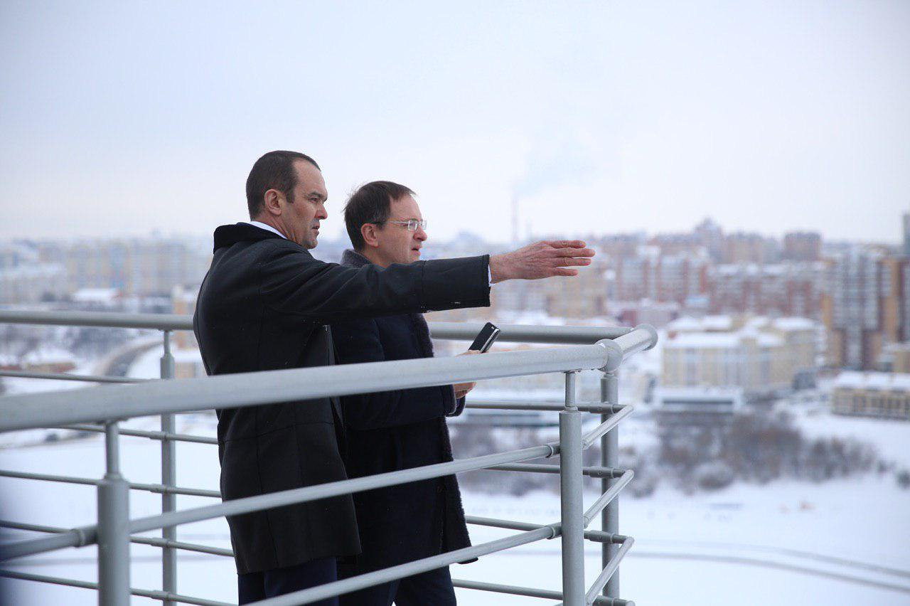 Игнатьев показал Мединскому город с крыши Дома правительства
