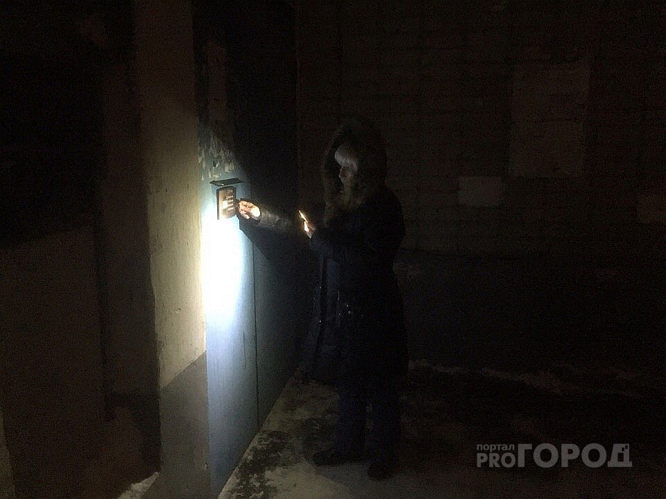 В Новочебоксарске жители пробираются к дому во тьме
