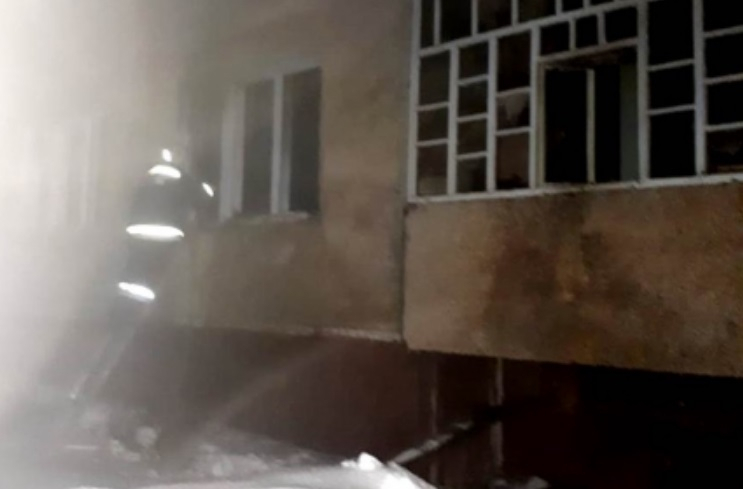 В Чувашии пожарные эвакуировали из жилого дома 25 человек
