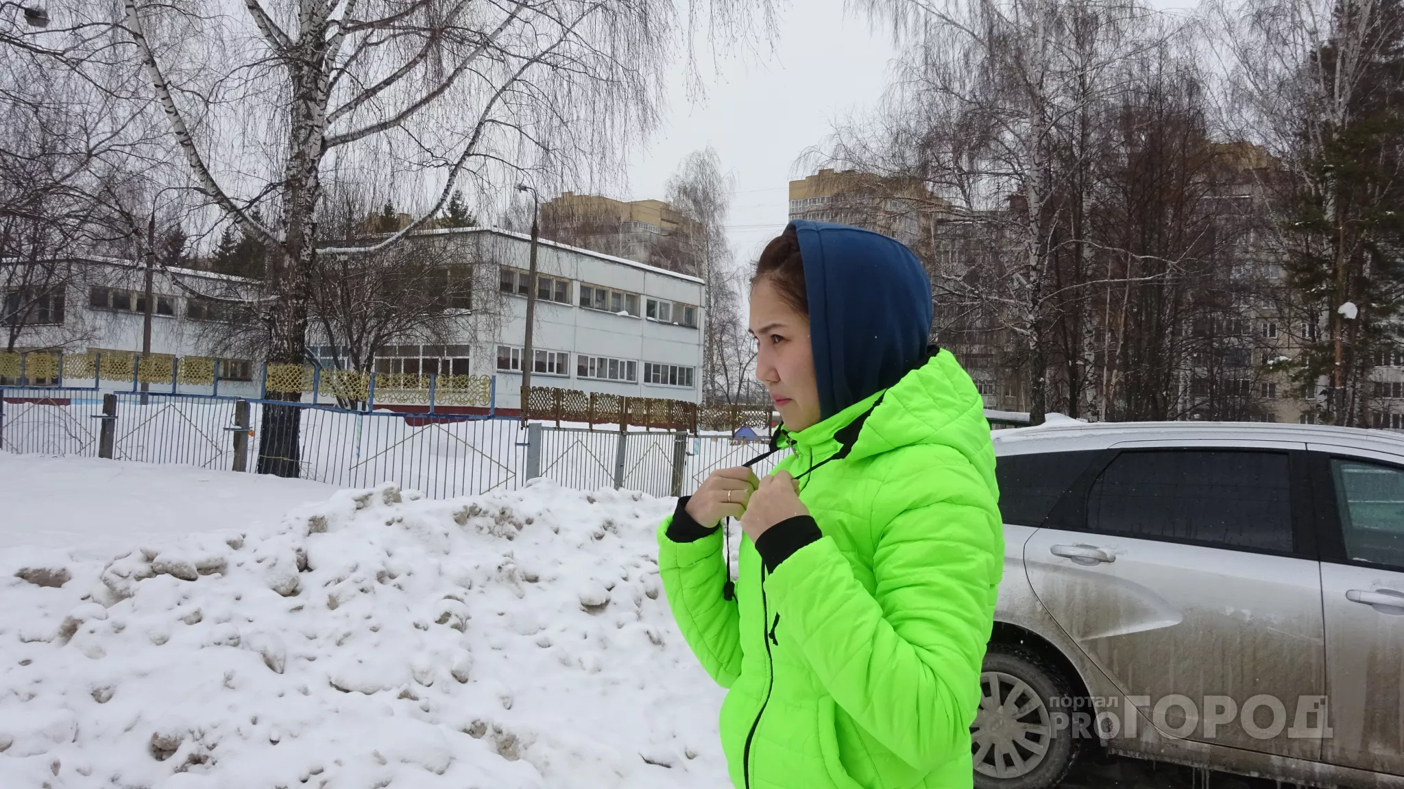Фото к статье: Горожанка о случае во дворе детского сада: "Воспитатель взяла девочку за капюшон и пихнула в сугроб"