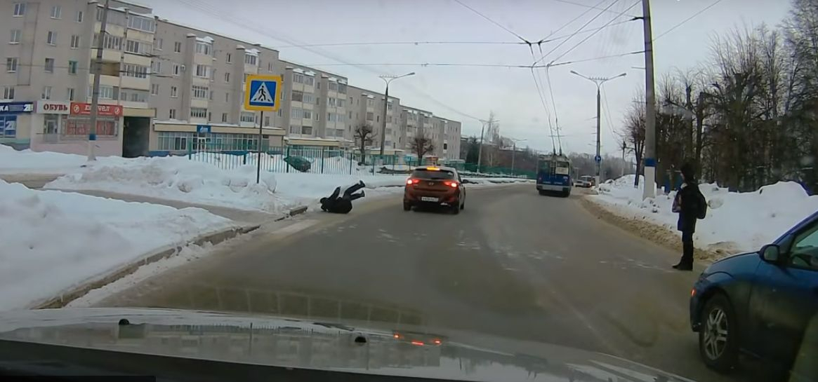 Момент наезда на пешехода в Новочебоксарске попал на камеру
