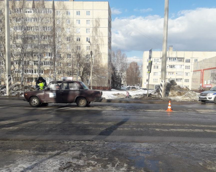 В Новочебоксарске школьницу на зебре сбил учебный автомобиль