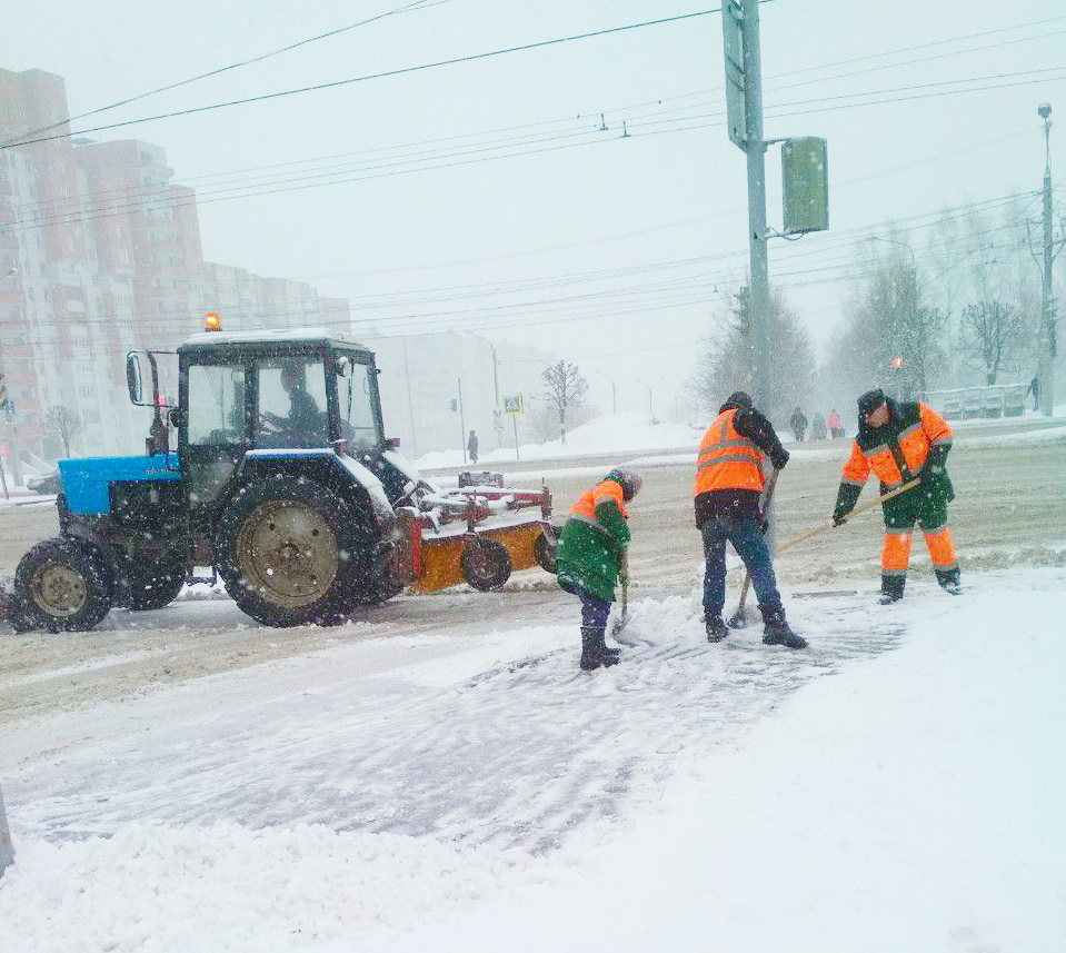 В Чебоксарах на борьбу со снегопадом направлено 118 человек
