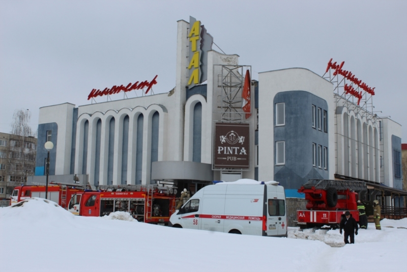 Пустующий кинотеатр стал объектом пожарных учений в Новочебоксарске