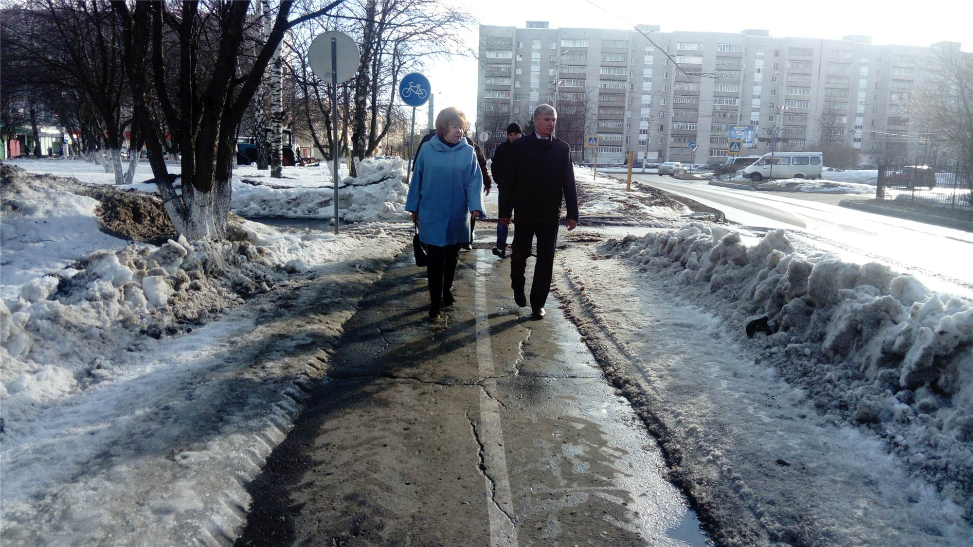 Чиновники прошлись по Новочебоксарску и посмотрели, что скрывал под собой снег