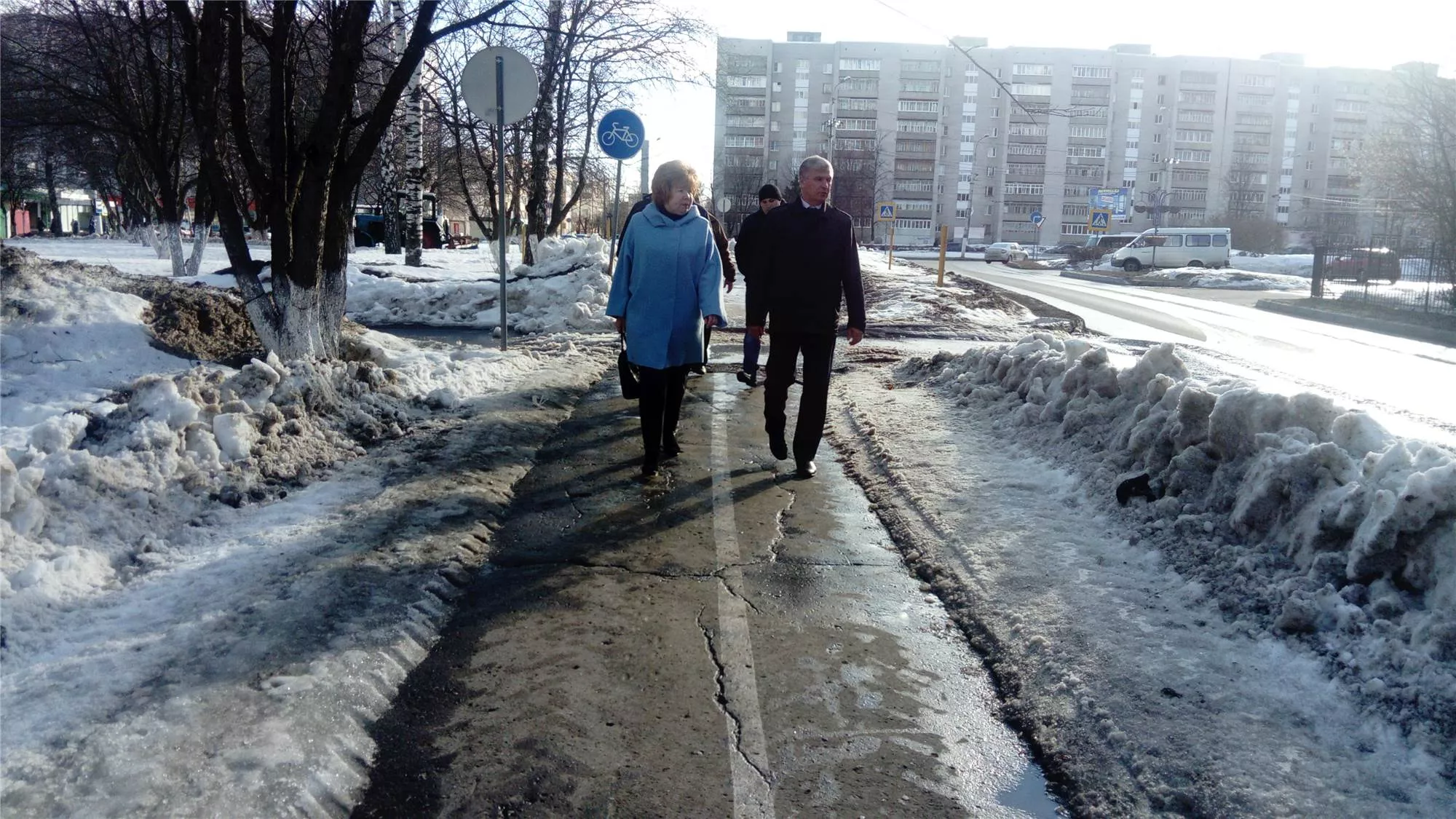 Фото к статье: Чиновники прошлись по Новочебоксарску и посмотрели, что скрывал под собой снег